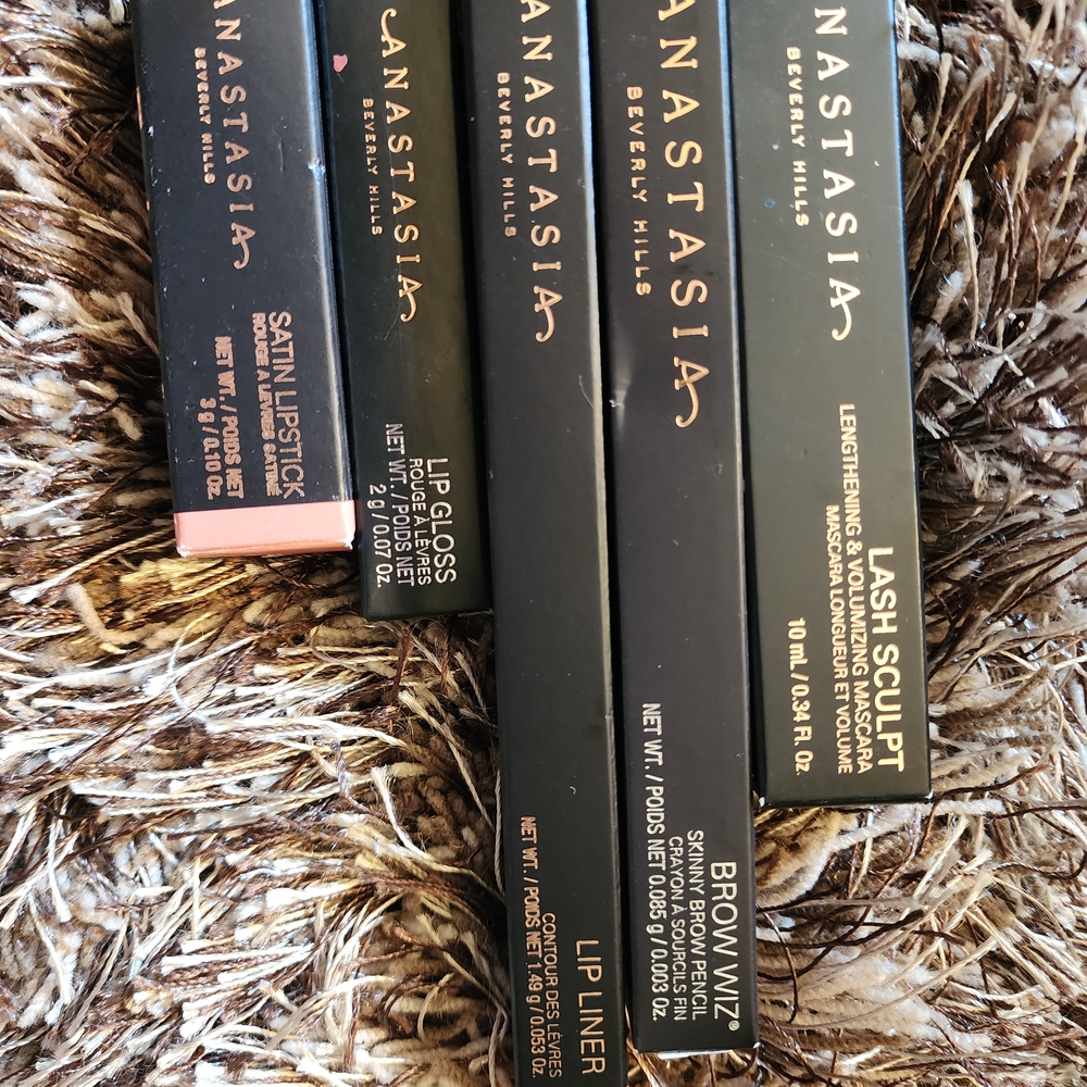 Anastasia Beverly Hills Makeup Set - Pink and Brown Shades